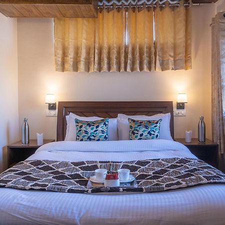 Stayvista At Cecil Cottages With Barbeque, Hill View Касаули Экстерьер фото